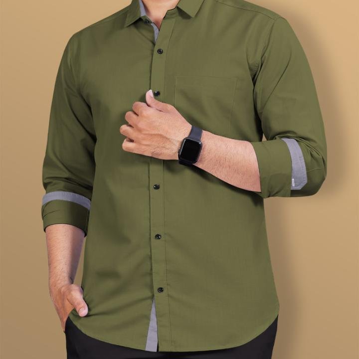 Men Regular Fit Solid Spread Collar Casual Shirt