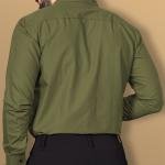 Men Regular Fit Solid Spread Collar Casual Shirt