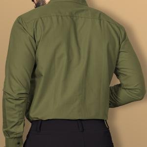 Men Regular Fit Solid Spread Collar Casual Shirt